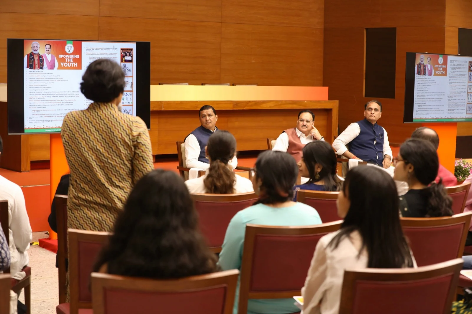 भाजपा अध्यक्ष ने “भाजपा को जानें  अभियान में  दिल्ली विश्वविद्यालय के छात्रों के साथ किया संवाद