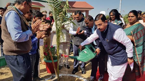 संसदीय कार्य मंत्री श्री प्रल्हाद जोशी ने घाटमपुर (कानपुर) स्थित नेवेली उत्तर प्रदेश पावर लिमिटेड (एनयूपीपीएल) का दौरा किया