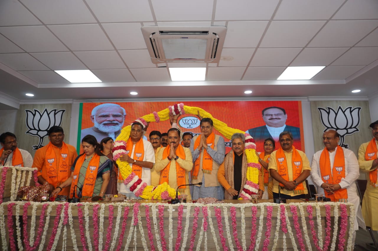 दिल्ली बीजेपी की नई पदाधिकारियों की टीम की पहली बैठक पार्टी कार्यालय में हुई