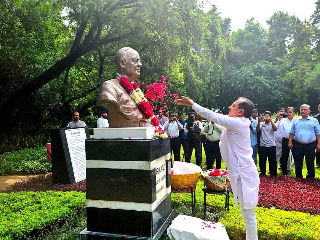 पूर्व केन्द्रीय मंत्री अरुण जेटली की पुण्यतिथि पर भाजपा नेताओं ने उन्हें श्रद्धांजली अर्पित की