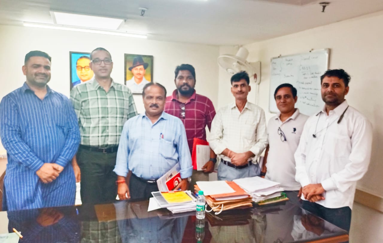 दिल्ली भवन एवं अन्य सनिर्माण श्रमिक कल्याण बोर्ड के सचिव के साथ श्रमिक संगठनो के प्रतिनिधियियों की बैठक